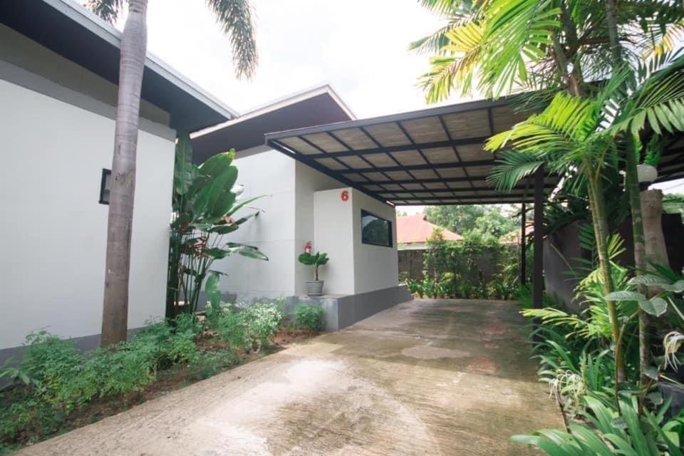 ยูสีเกด รีสอร์ท Sisaket Exterior photo